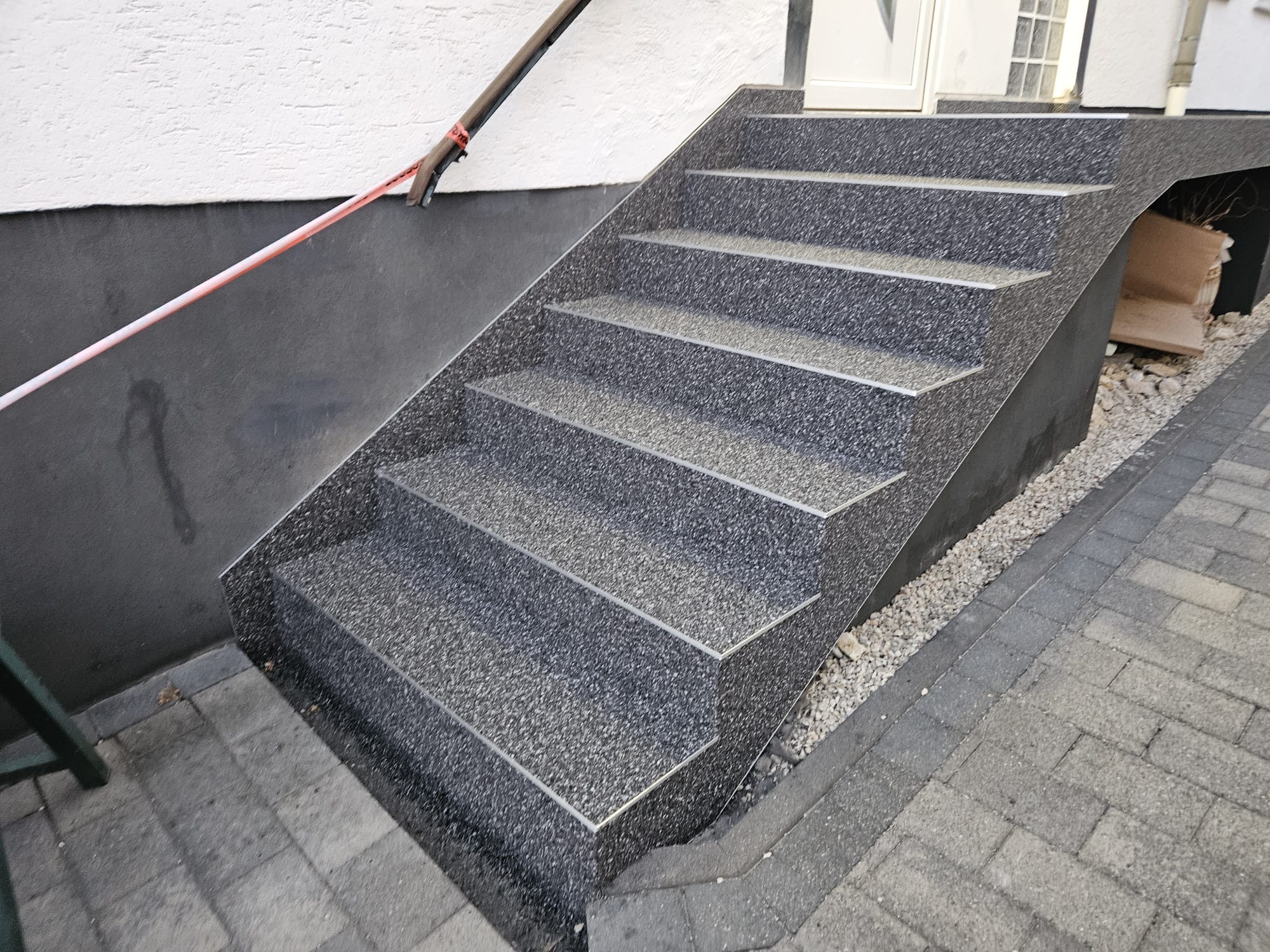 Außentreppe am Hauseingang nachher