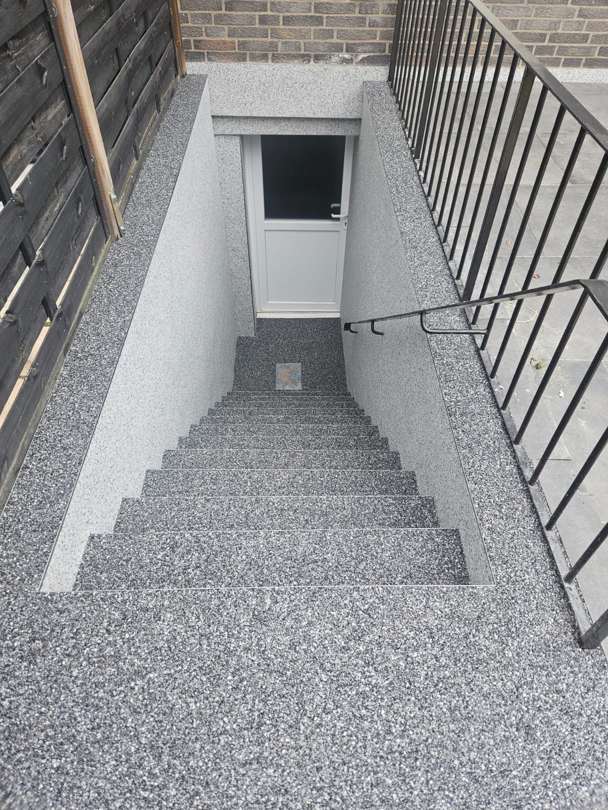 Treppenabgang Kellertreppe nachher
