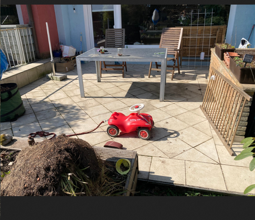 Terrasse am Haus vorher