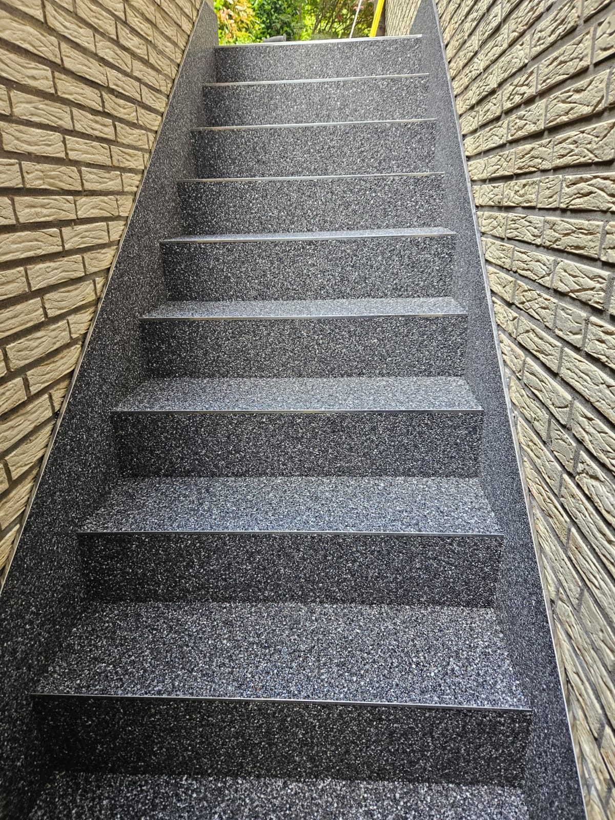 Projektstory 1 – Kellertreppe – Schritt 4 – Fertiger Steinteppich